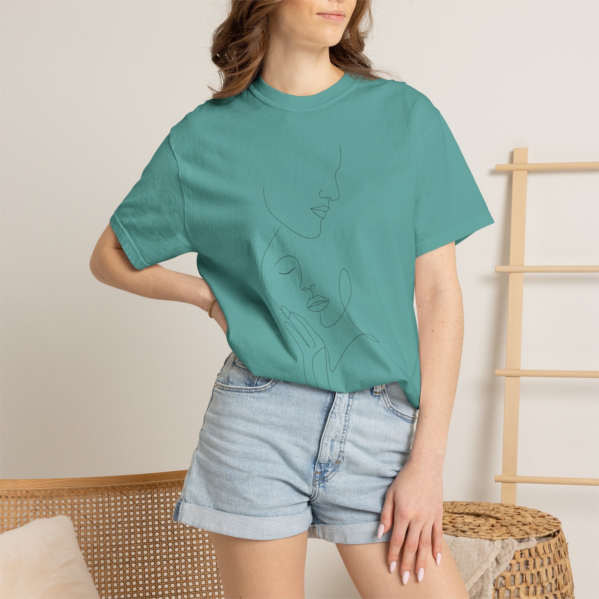 Minimalist Faces - LineArt - Graphic Tee